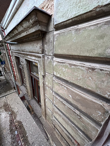 2025 Plachého 6, Plzeň- rekonstrukce historické fasády včetně výroby ozdobných prvků
