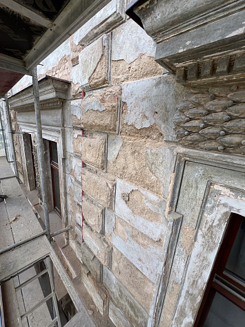 2025 Plachého 6, Plzeň- rekonstrukce historické fasády včetně výroby ozdobných prvků