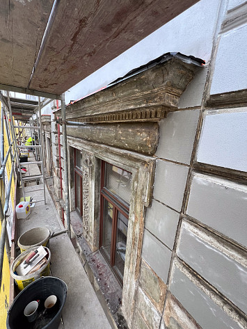 2025 Plachého 6, Plzeň- rekonstrukce historické fasády včetně výroby ozdobných prvků