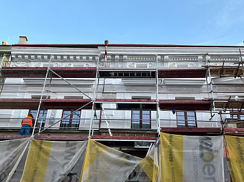 2025 Plachého 6, Plzeň- rekonstrukce historické fasády včetně výroby ozdobných prvků