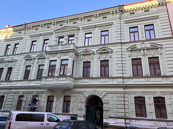 2025 Plachého 6, Plzeň- rekonstrukce historické fasády včetně výroby ozdobných prvků