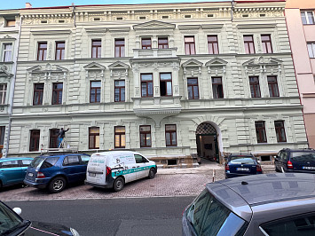 2025 Plachého 6, Plzeň- rekonstrukce historické fasády včetně výroby ozdobných prvků