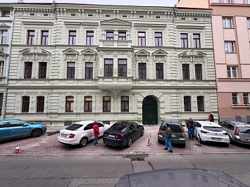 2025 Plachého 6, Plzeň- rekonstrukce historické fasády včetně výroby ozdobných prvků